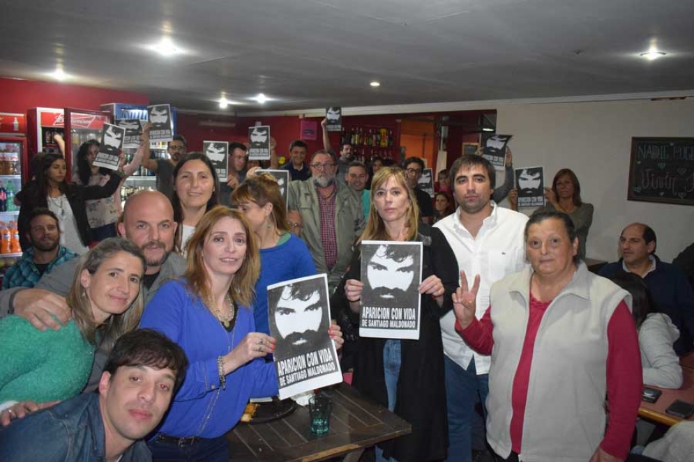 Todos los presentes en el pe&ntilde;a se sumaron al reclamo por la aparici&oacute;n con vida de Santiago Maldonado. 