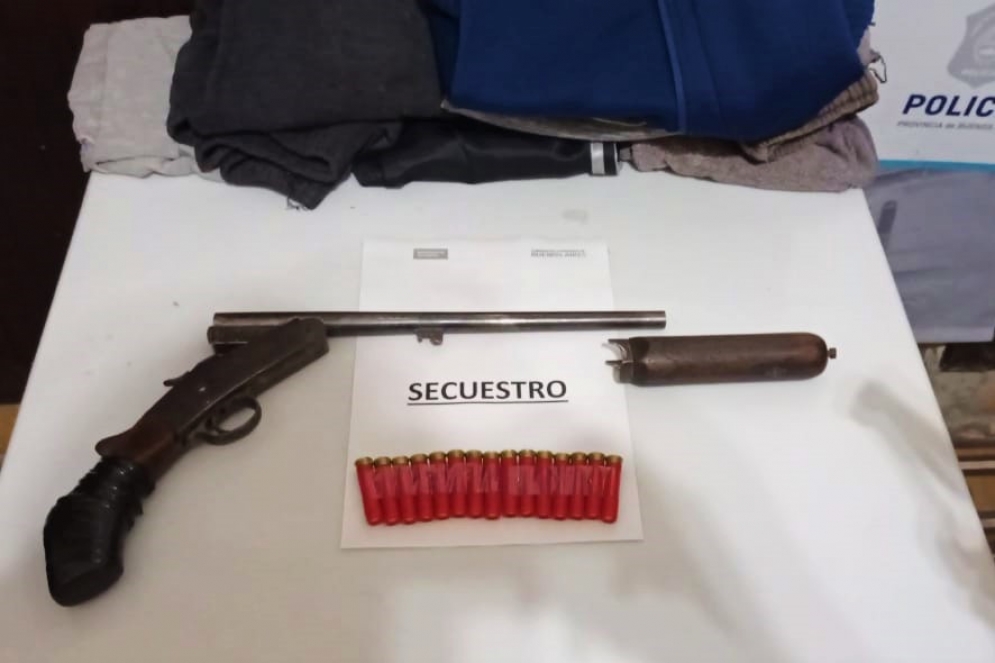 El pistol&oacute;n y los quince proyectiles secuestrados.