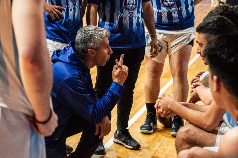 Luis Amundarain, dando indicaciones en un "minuto".