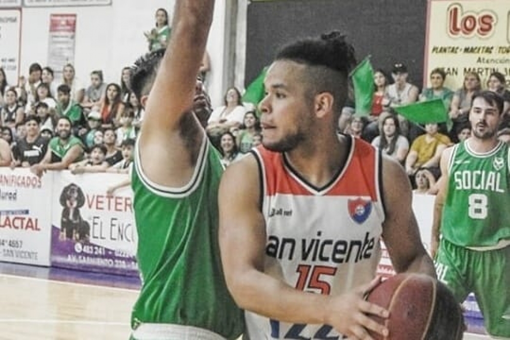 "Amo esto", escribi&oacute; Oscar en una de sus publicaciones, demostrando su pasi&oacute;n por el b&aacute;squet. 