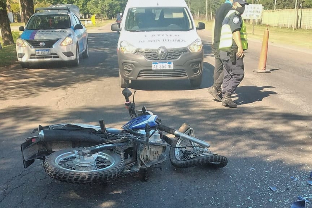 Un motociclista se fractur&oacute; el brazo en un accidente