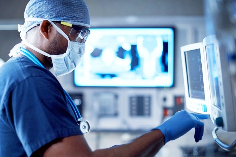 El Hospital Regional solicita m&eacute;dicos y calibra equipos de terapia intensiva