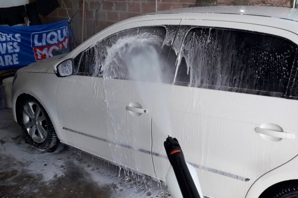 El local est&aacute; frente a las "canchitas de Uruguay".