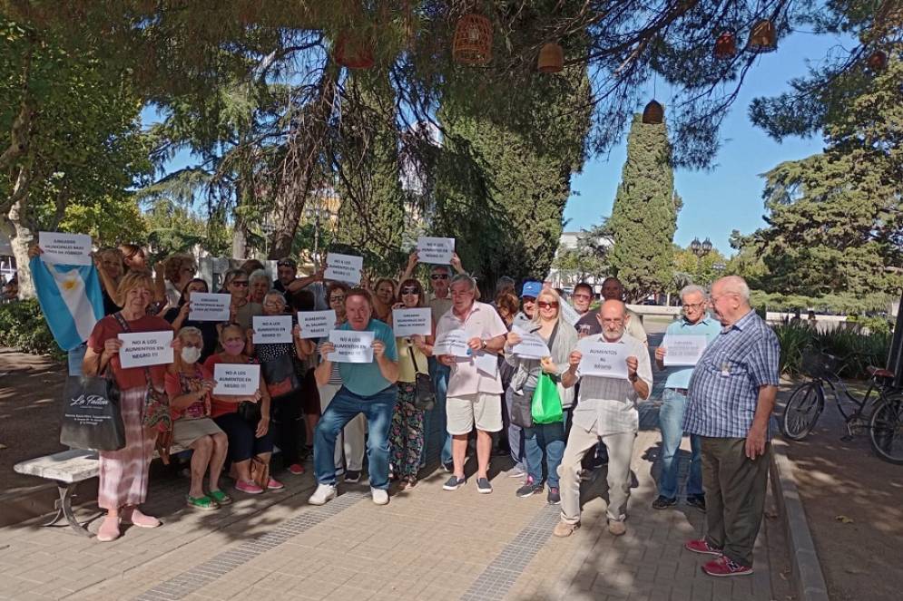 Se convocaron en la Plaza San Mart&iacute;n antes de ser recibidos en la casa de gobierno.