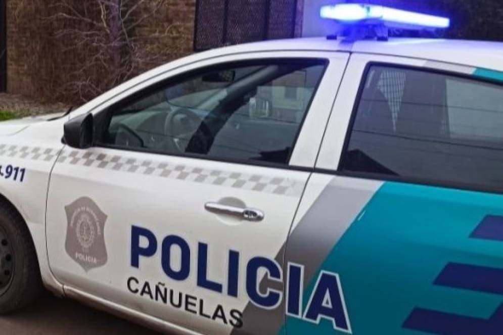 La polic&iacute;a captur&oacute; al femicida en la esquina de la Comisar&iacute;a.