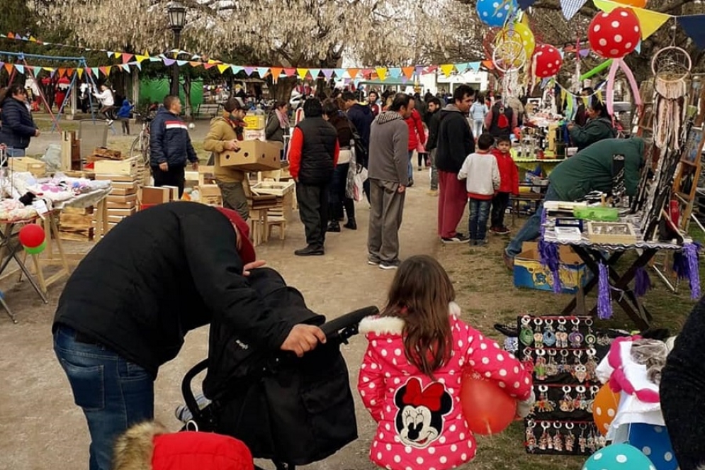 Cada vez m&aacute;s vecinos se acercan a recorrer la muestra. 