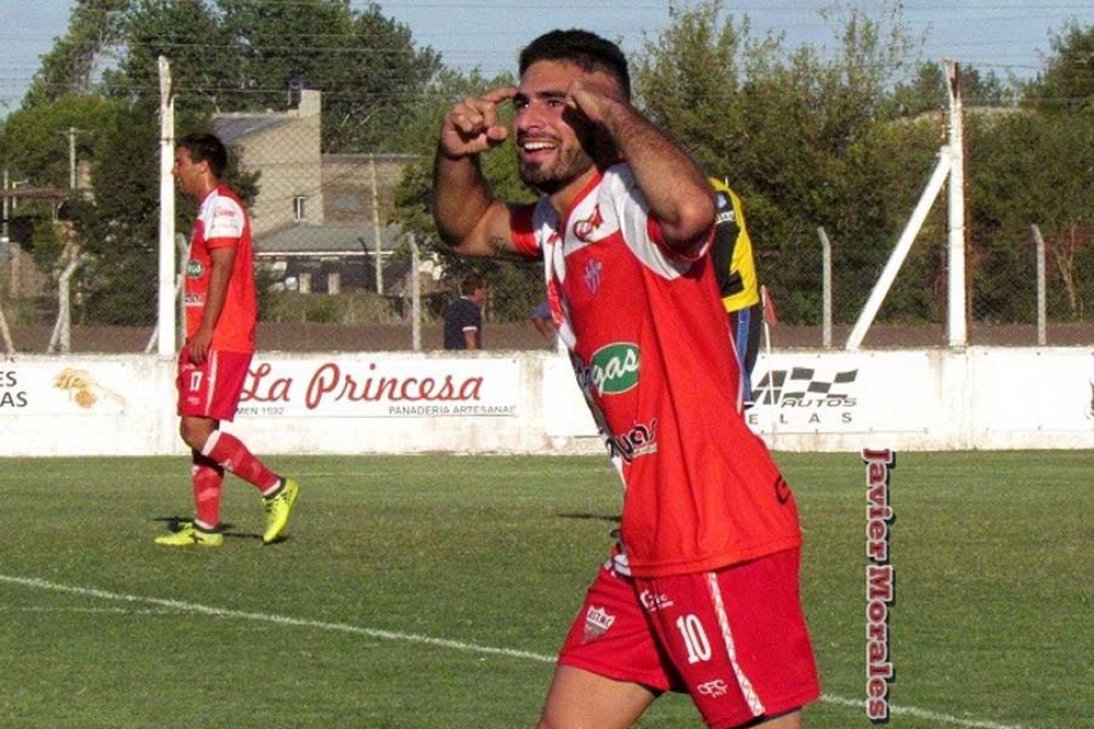 Franco Perinciolo festejando su gol. 