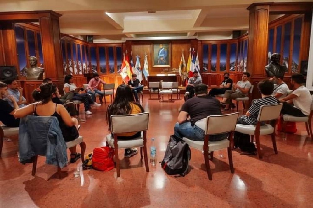 "La participaci&oacute;n pol&iacute;tica de los j&oacute;venes en este proceso es fundamental"