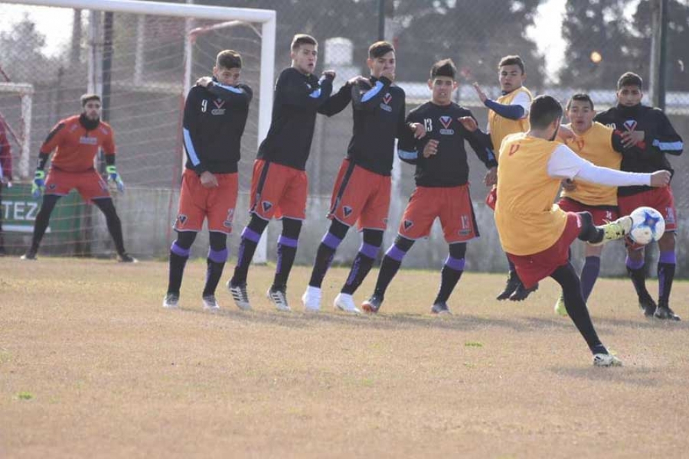 Ca&ntilde;uelas disput&oacute; su primer amistoso