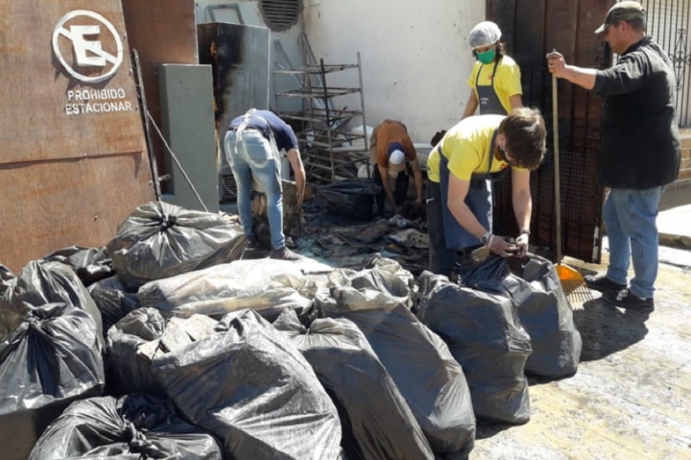 Fuego en el dep&oacute;sito de V&aacute;ndalo