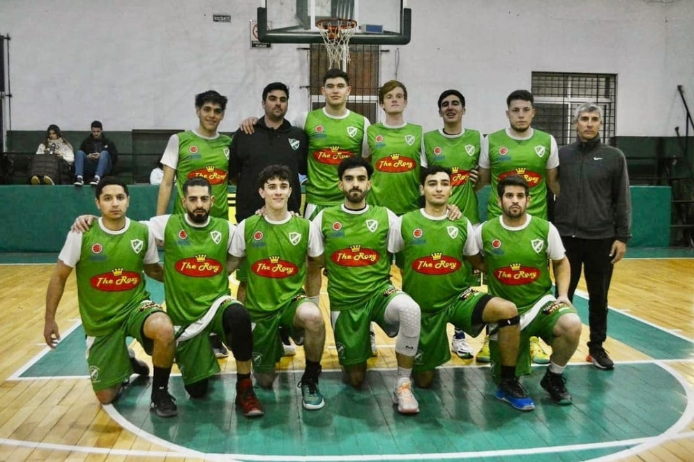 La Primera del "verde" con indumentaria nueva.