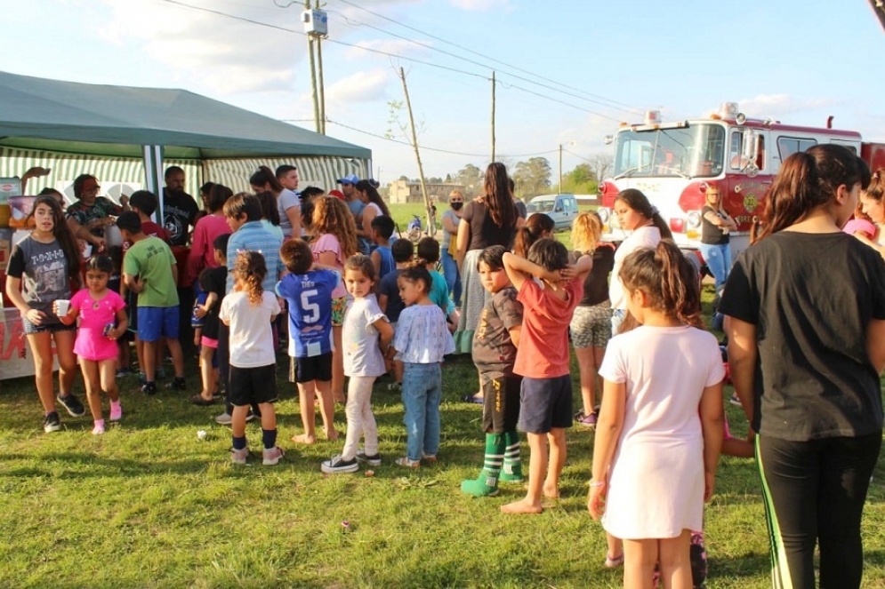 Los ni&ntilde;os y ni&ntilde;as accedieron a una merienda.