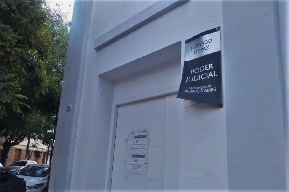 La oficina del Juzgado de Paz local, ubicada en Del Carmen y Brandsen.