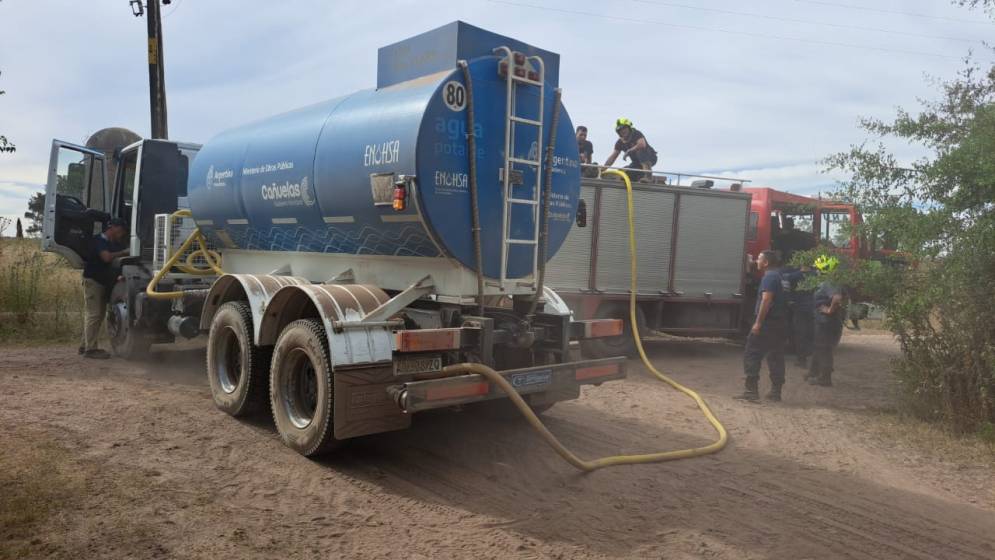 Los Bomberos de Ca&ntilde;uelas  en plena&nbsp;acci&oacute;n
