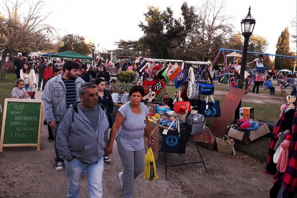 Los vecinos se acercan masivamente a recorrer la muestra. 