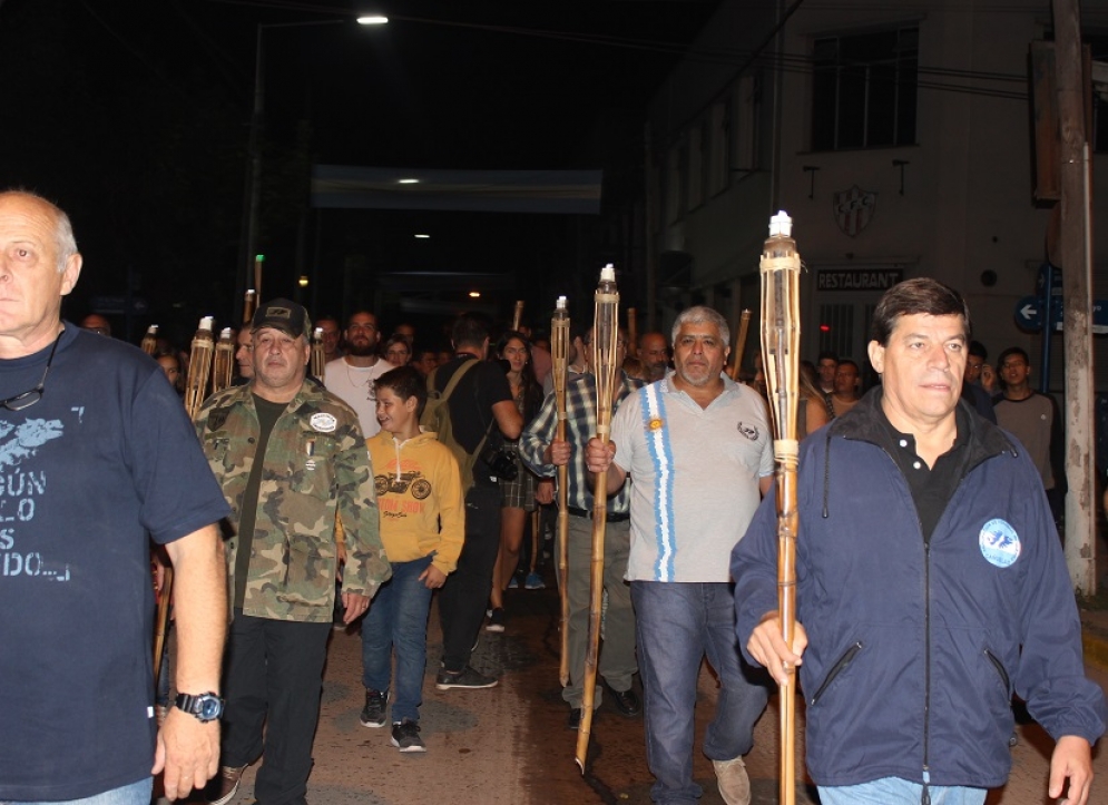 Homenajearon a los combatientes de Malvinas con una vigilia y un sentido acto en la Plaza Belgrano