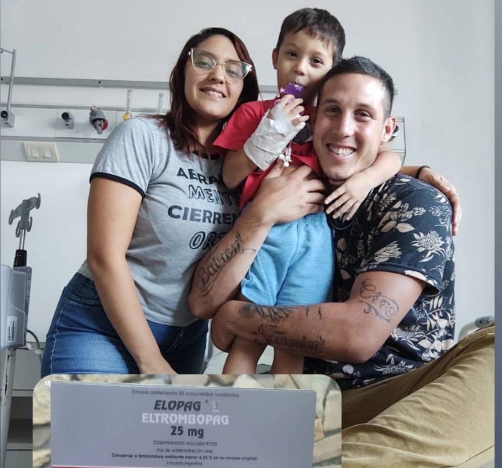 Ciro, junto a Mat&iacute;as y Cinthya, sus padres.