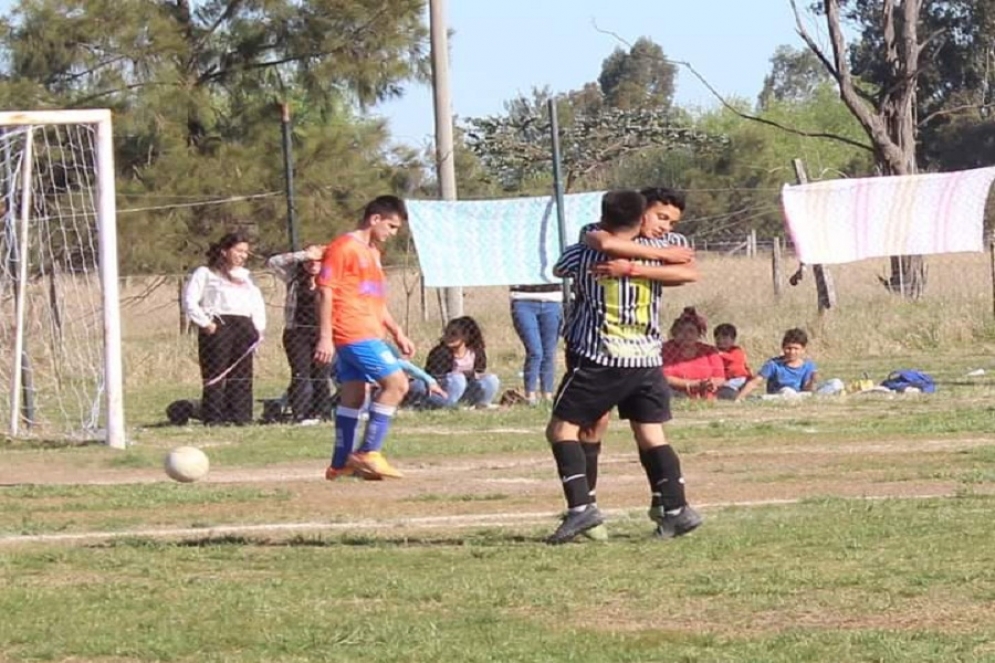 La vuelta del f&uacute;tbol local debe esperar.