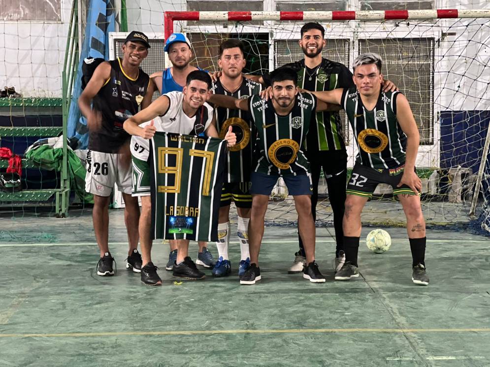 La Sobra gole&oacute; al &uacute;nico equipo que ven&iacute;a invicto, Los Busters.