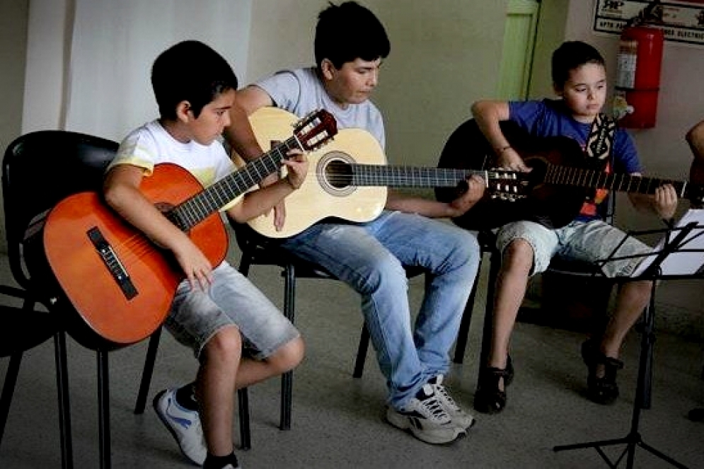 Guitarra se ense&ntilde;ar&aacute; los lunes.