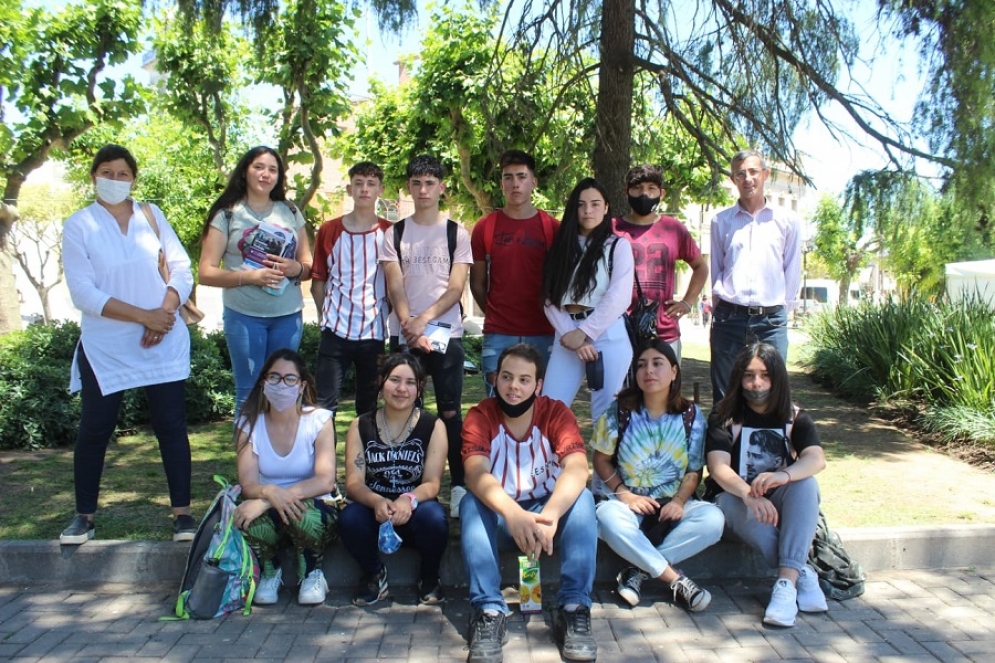 Alumnos de la Escuela Secundaria N&ordm;8 de Uribelarrea.