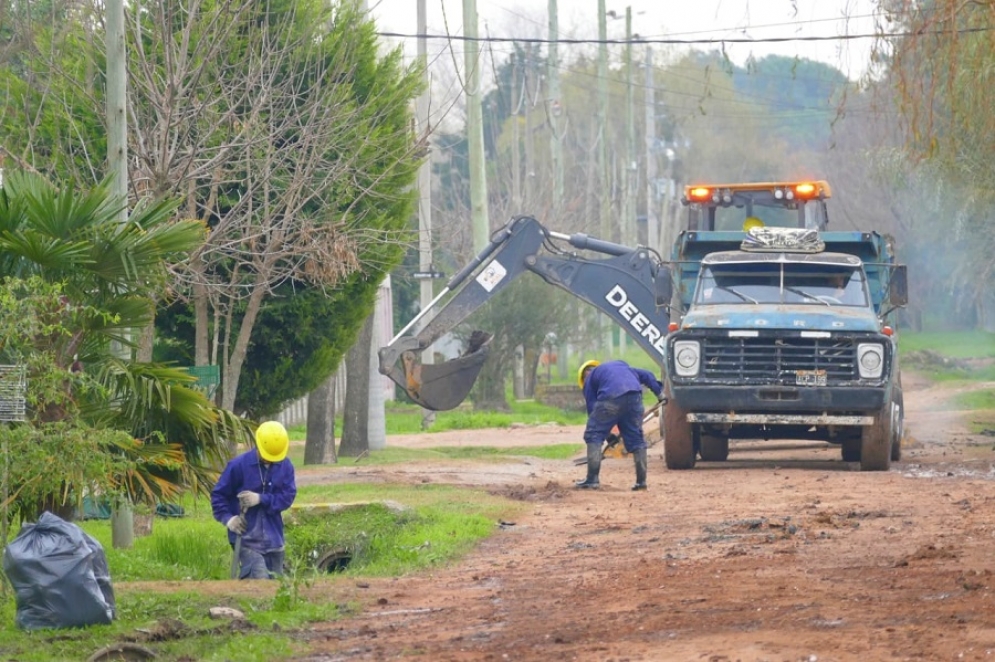 Trabajadores realizando zanjeos.