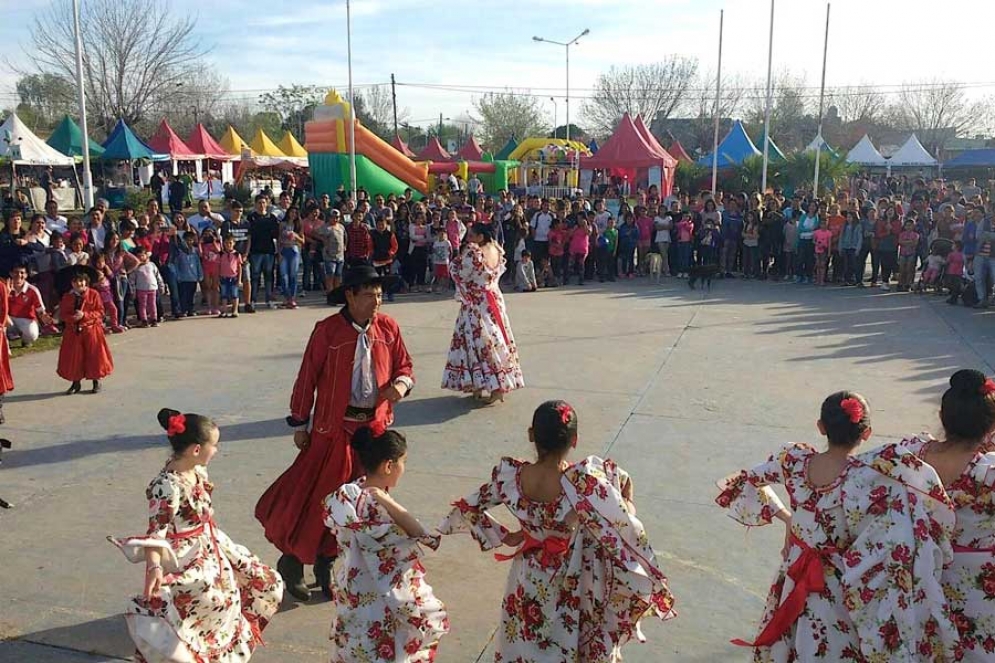 Exitosa presentaci&oacute;n de las Feria de las Colectividades en M&aacute;ximo Paz
