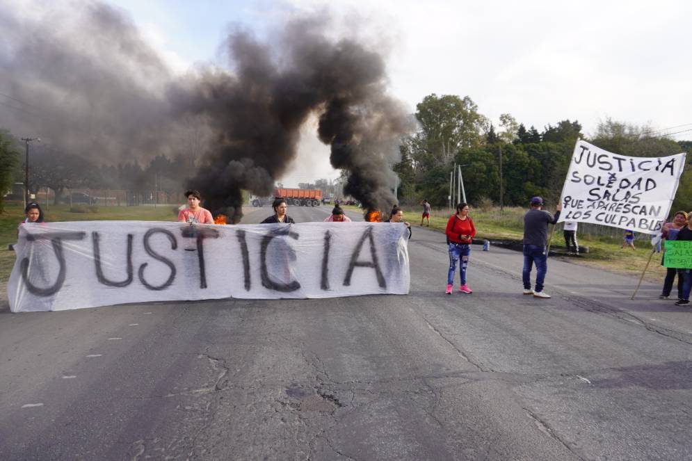 Quemaron gomas y mostraron pancartas en alusi&oacute;n al caso.