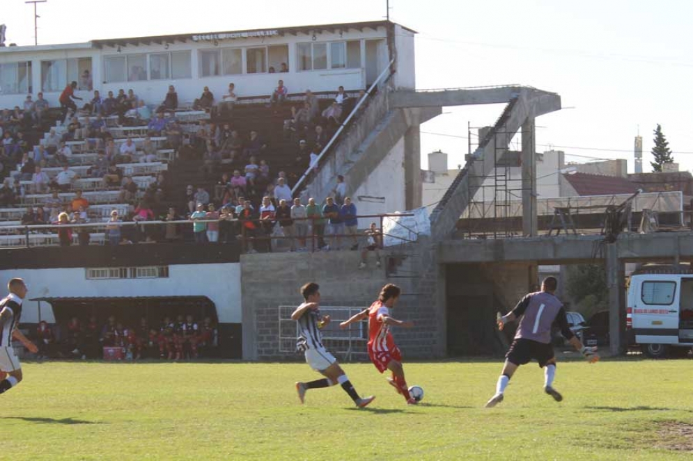 Ca&ntilde;uelas le empat&oacute; el partido a El Porvenir sobre el final.