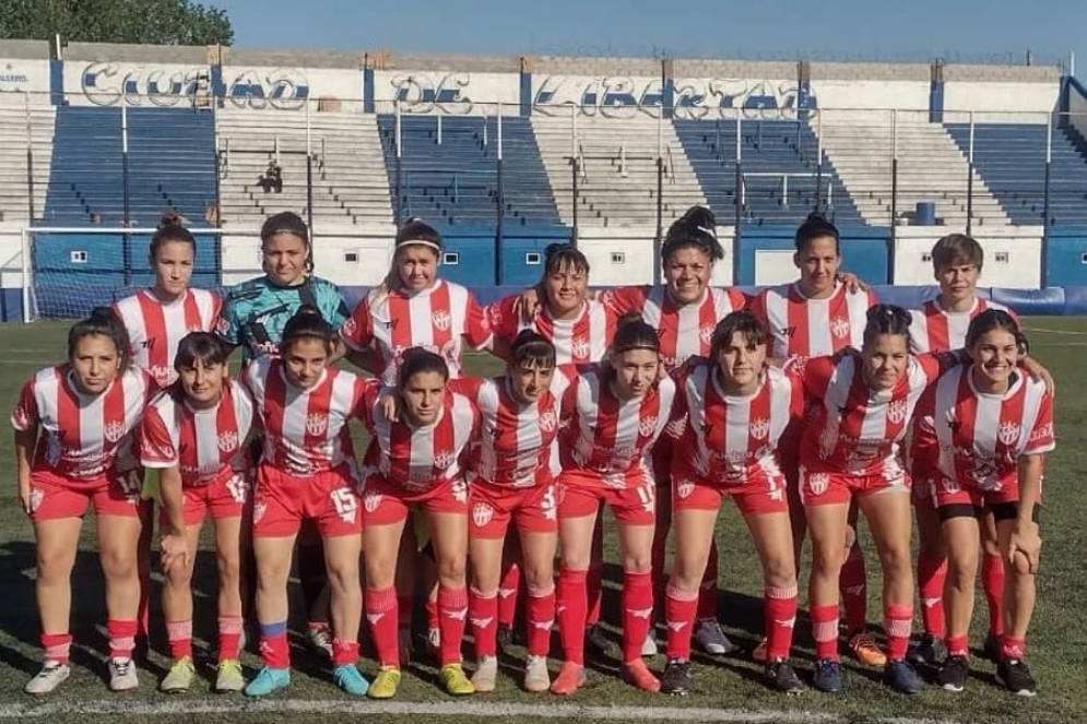 El plantel que se present&oacute; en el sint&eacute;tico del "funebrero".