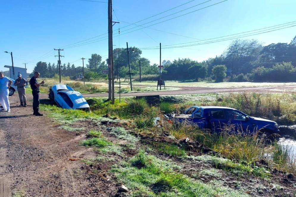 Los veh&iacute;culos finalizaron en la zanja. 