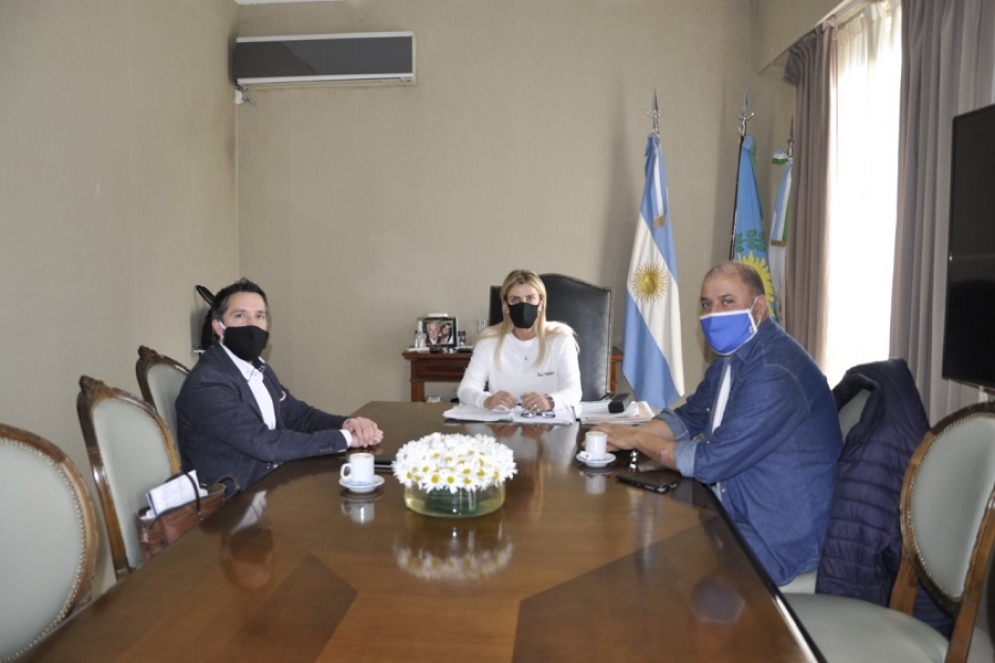 La intendenta Fassi recibi&oacute; al Director de Regionales del Ministerio de Trabajo Provincial, Miguel Funes y al delegado Regional en Lobos, San Miguel del Monte y Ca&ntilde;uelas, Alberto "Beto" Mansilla.