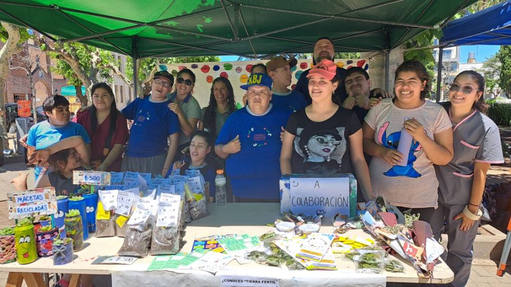 Algunos del Centro de Integraci&oacute;n &ldquo;Amigos Siempre Amigos&rdquo;.