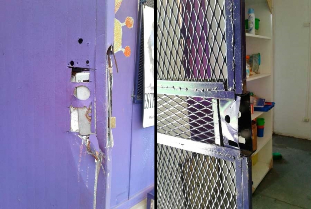 Los ladrones para ingresar rompieron una reja y una puerta.