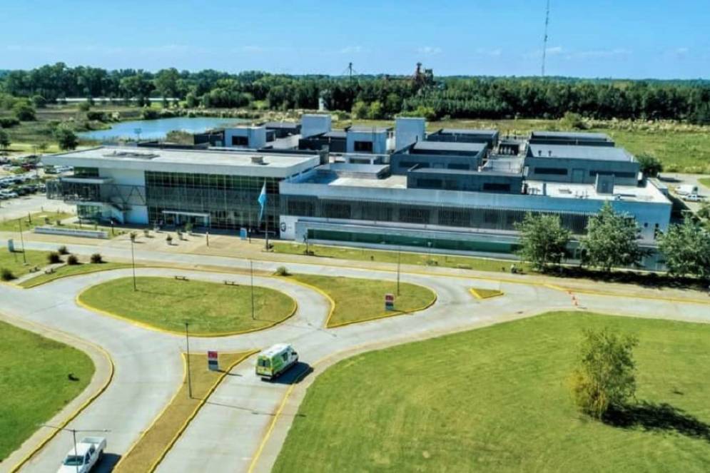 Agust&iacute;n permanece en una unidad de terapia intensiva del Hospital Regional Cuenca Alta.