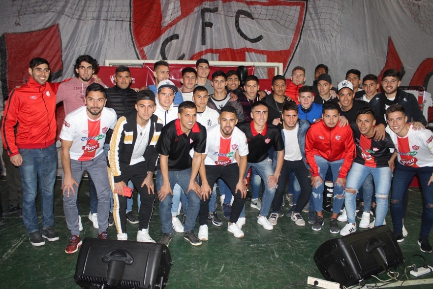 Ca&ntilde;uelas present&oacute; al plantel para la nueva temporada