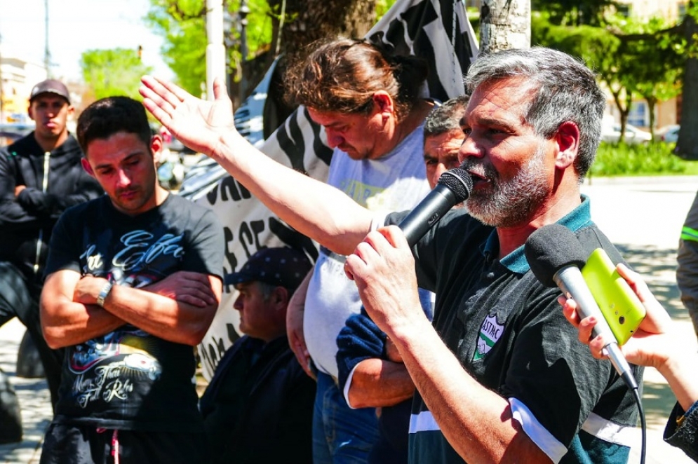 Daniel Su&aacute;rez dando su discurso.