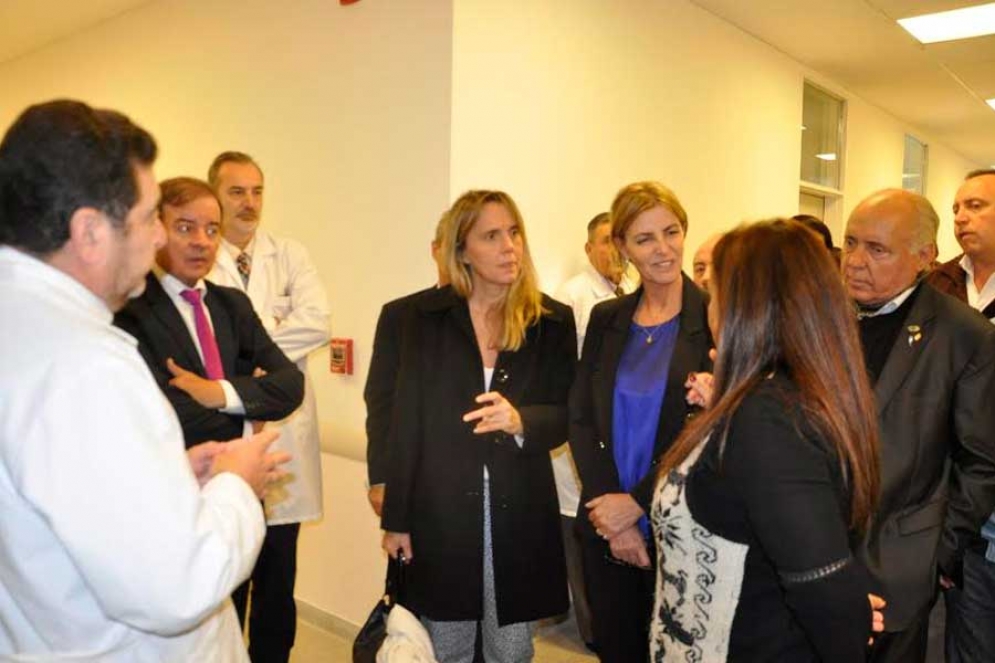 Las autoridades recorriendo el Hospital durante la &uacute;ltima audiencia. 
