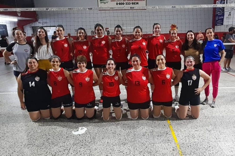Las &ldquo;rojas&rdquo; se despidieron de la actual temporada en la Federaci&oacute;n Metropolitana de V&oacute;ley.