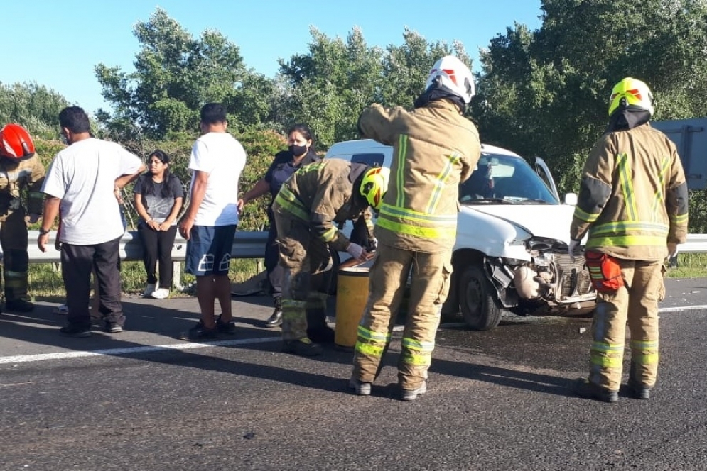 Despiste y choque en la autopista Ezeiza-Ca&ntilde;uelas