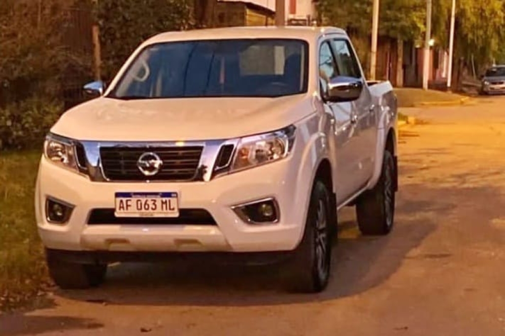 La Nissan Frontier blanca robada a Echeverr&iacute;a.