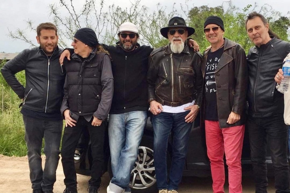 Burgos, el primero de la izquierda, en un pasaje de la grabaci&oacute;n.