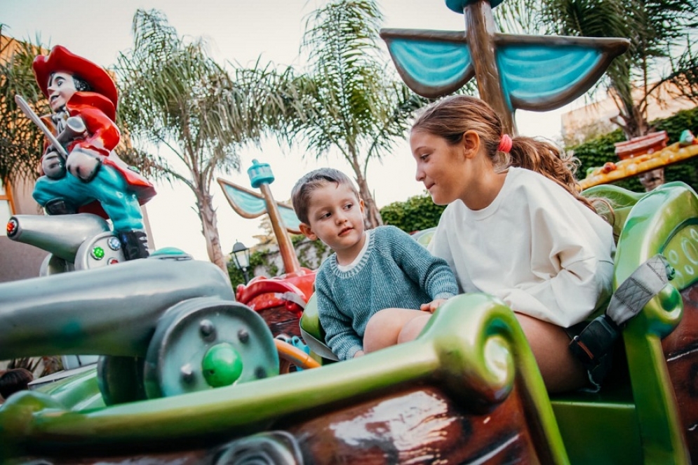 Cuenta con gran variedad de juegos para todas las edades.