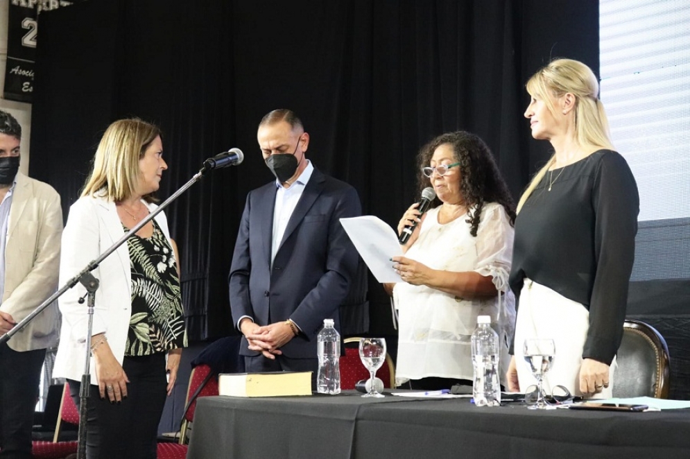 Margarita Trejo, quien seguir&aacute; como presidenta del HCD, tomandole la jura a Valeria R&iacute;os, electa por el FdT.