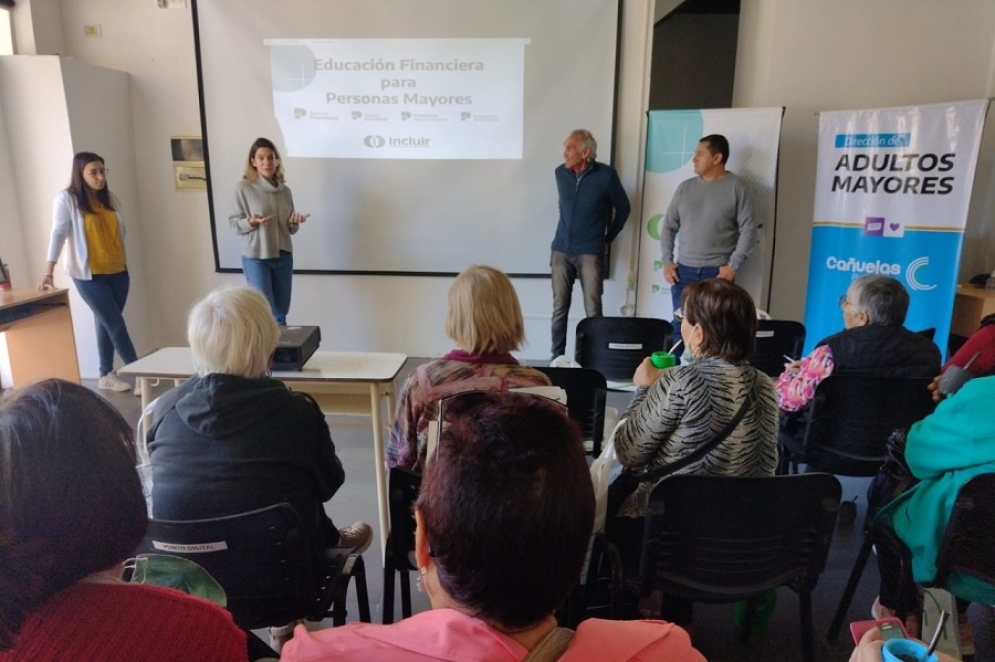 La charla tuvo lugar en la sede de Punto Digital. 