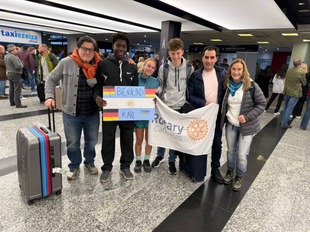 Fueron recibidos en el Aeropuerto Internacional de Ezeiza.