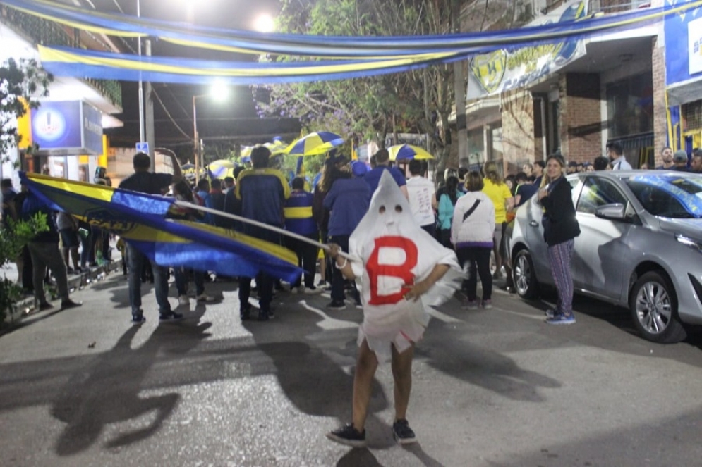 No faltaron las cargadas a su cl&aacute;sico rival.