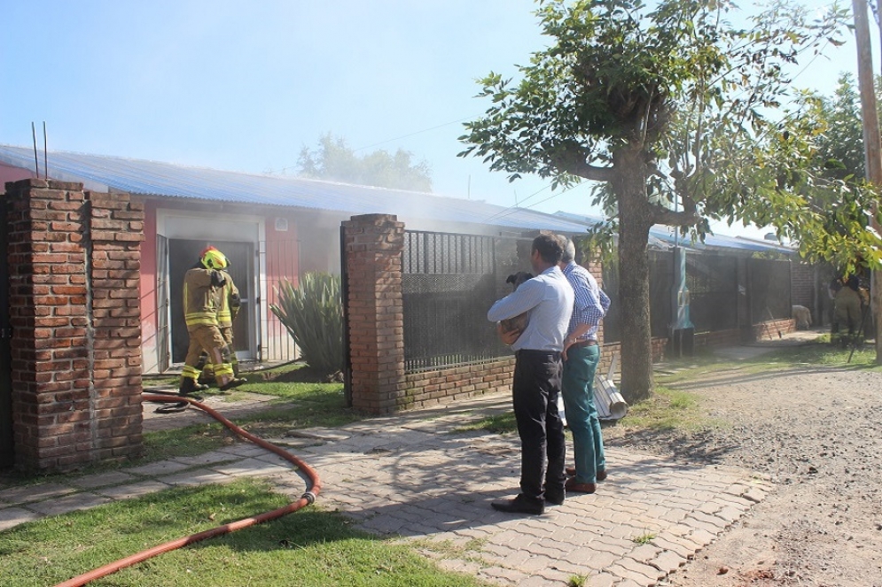 Dos dotaciones de Bomberos trabajaron en el lugar.