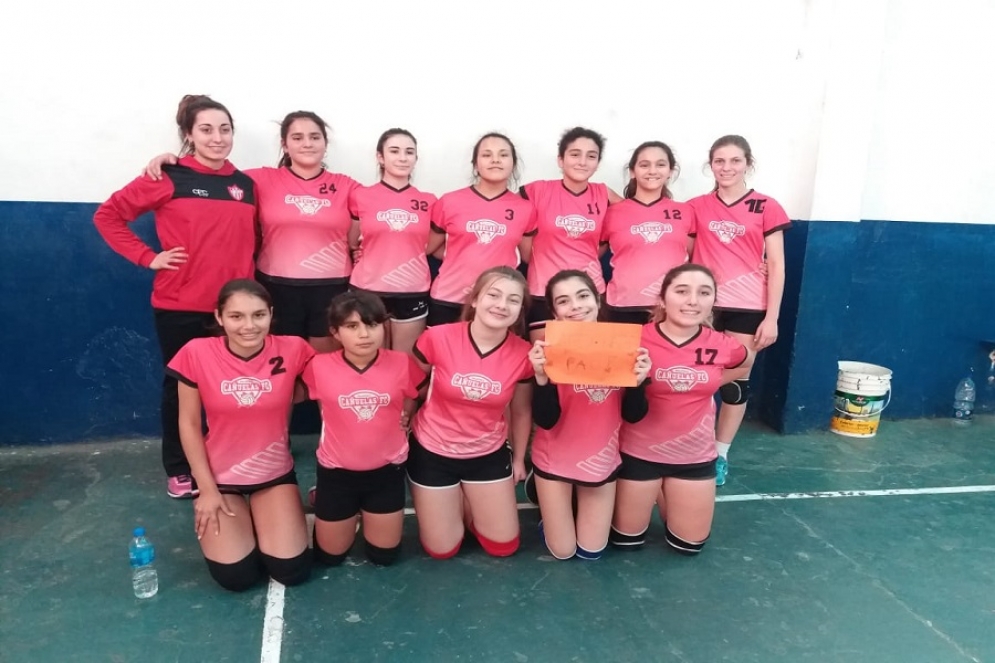 Sub 15 Damas. Abajo (de derecha a izquierda): Luana Jaime, Camila Conde, Lucila Bava, Morena Casco y Valentina D&iacute;ez. Arriba (de derecha a izquierda): Delfina Fabiano, Jazm&iacute;n Pautasso, Juana Depaoli, Catalina L&oacute;pez, Paloma Hergenrether, Virginia Montovio y Camila Ponce (DT).