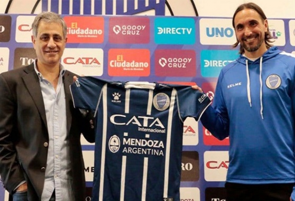 Mart&iacute;nez en su presentaci&oacute;n como DT de Godoy Cruz. 